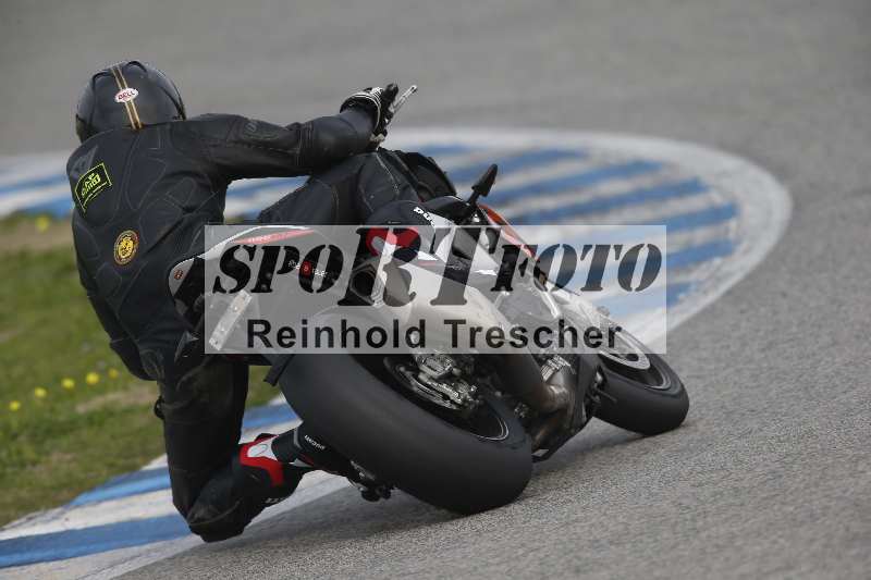 /Archiv-2024/01 26.-28.01.2024 Moto Center Thun Jerez/Gruppe gruen-green/backside